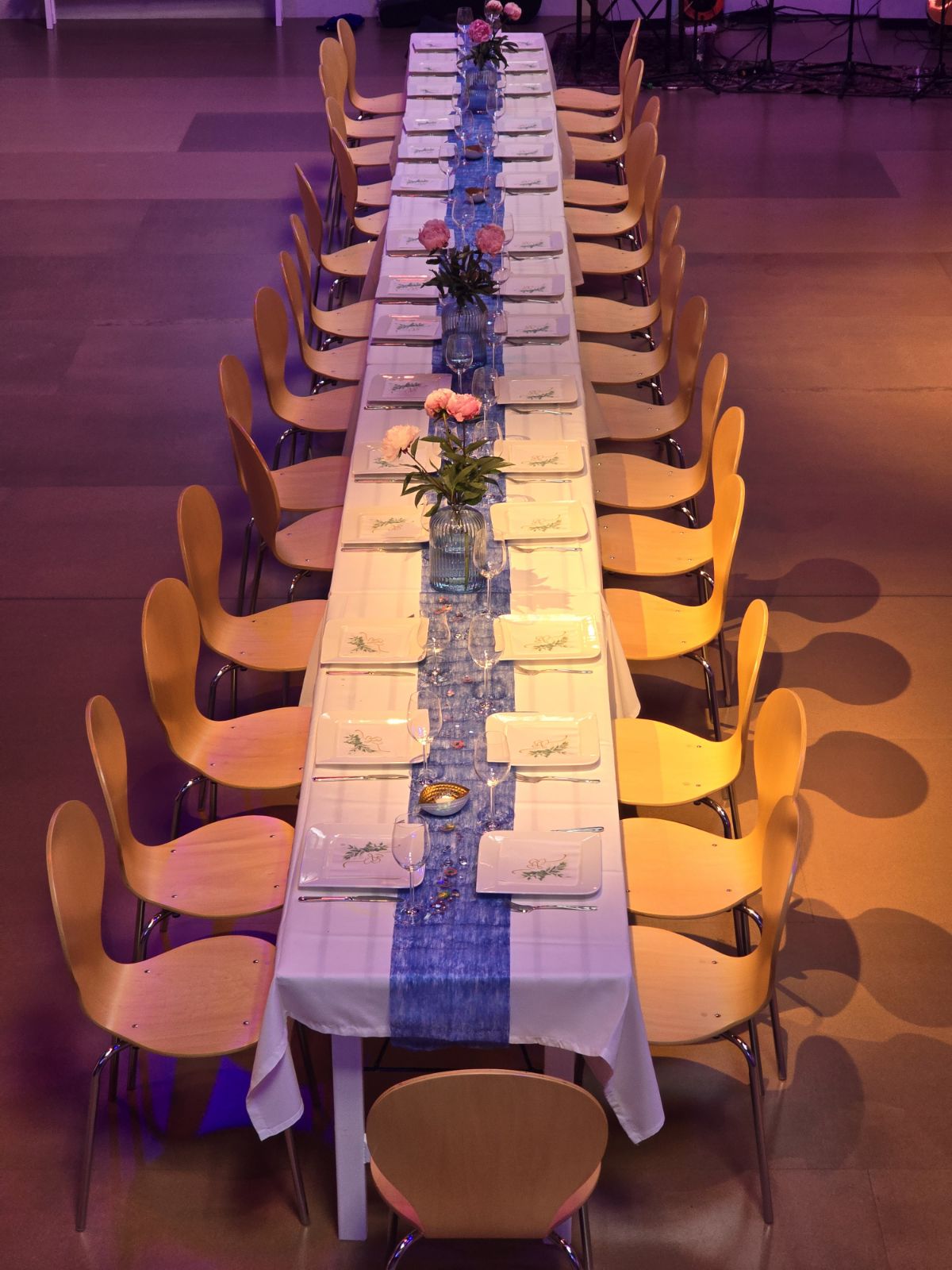 Halle 7: Festliche Tafel in der Halle 7